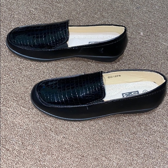 Shoes - Picture 2 of 2